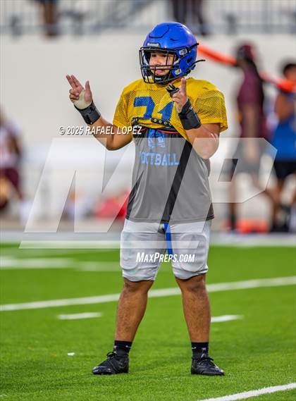 Thumbnail 1 in Beaumont United vs. Channelview (Scrimmage) photogallery.