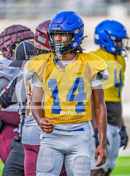 Thumbnail 2 in Beaumont United vs. Channelview (Scrimmage) photogallery.