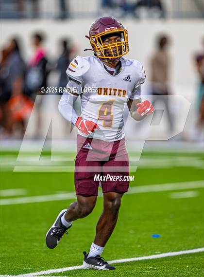 Thumbnail 2 in Beaumont United vs. Channelview (Scrimmage) photogallery.