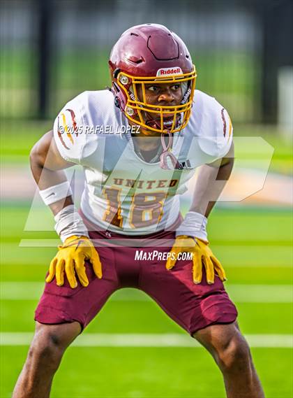 Thumbnail 3 in Beaumont United vs. Channelview (Scrimmage) photogallery.
