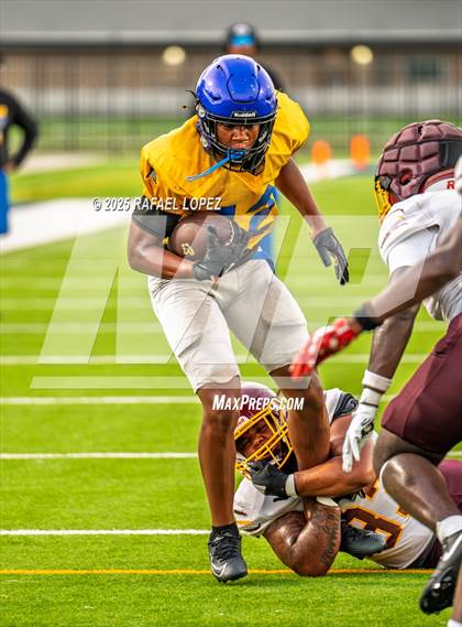 Thumbnail 3 in Beaumont United vs. Channelview (Scrimmage) photogallery.