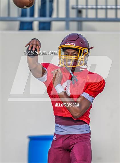 Thumbnail 3 in Beaumont United vs. Channelview (Scrimmage) photogallery.