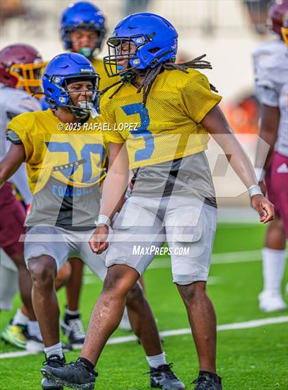 Thumbnail 3 in Beaumont United vs. Channelview (Scrimmage) photogallery.