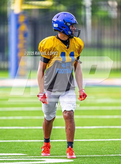 Thumbnail 2 in Beaumont United vs. Channelview (Scrimmage) photogallery.
