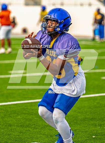 Thumbnail 3 in Beaumont United vs. Channelview (Scrimmage) photogallery.
