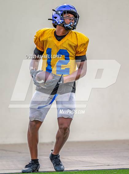 Thumbnail 3 in Beaumont United vs. Channelview (Scrimmage) photogallery.