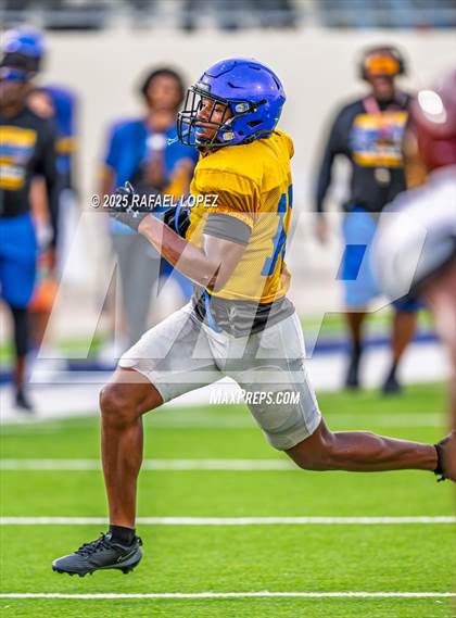 Thumbnail 2 in Beaumont United vs. Channelview (Scrimmage) photogallery.