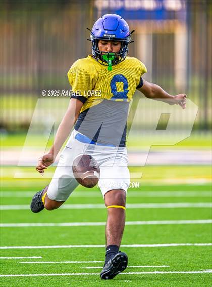 Thumbnail 3 in Beaumont United vs. Channelview (Scrimmage) photogallery.