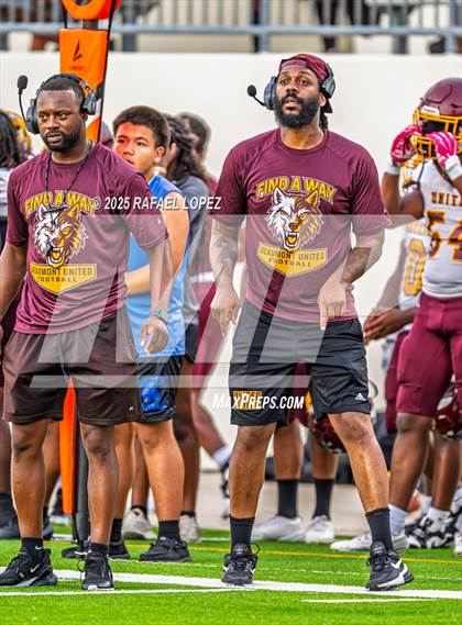 Thumbnail 2 in Beaumont United vs. Channelview (Scrimmage) photogallery.