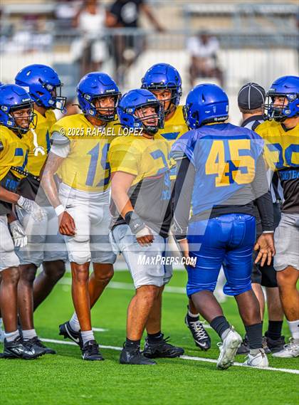 Thumbnail 3 in Beaumont United vs. Channelview (Scrimmage) photogallery.
