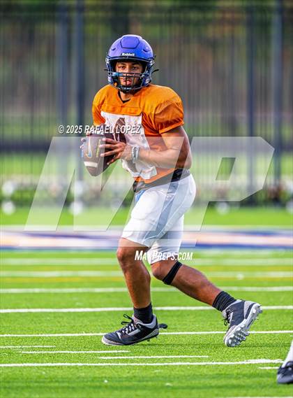 Thumbnail 1 in Beaumont United vs. Channelview (Scrimmage) photogallery.