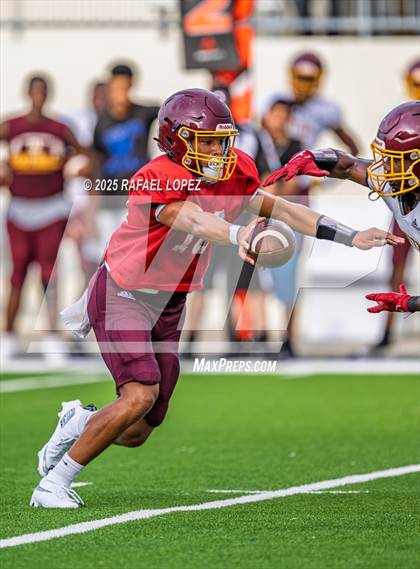 Thumbnail 2 in Beaumont United vs. Channelview (Scrimmage) photogallery.