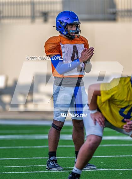 Thumbnail 1 in Beaumont United vs. Channelview (Scrimmage) photogallery.