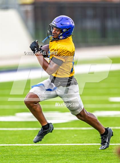 Thumbnail 1 in Beaumont United vs. Channelview (Scrimmage) photogallery.