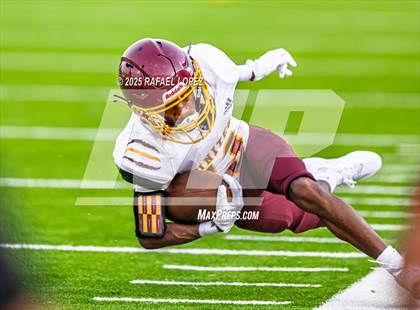 Thumbnail 2 in Beaumont United vs. Channelview (Scrimmage) photogallery.