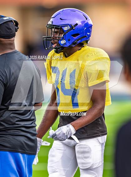 Thumbnail 1 in Beaumont United vs. Channelview (Scrimmage) photogallery.