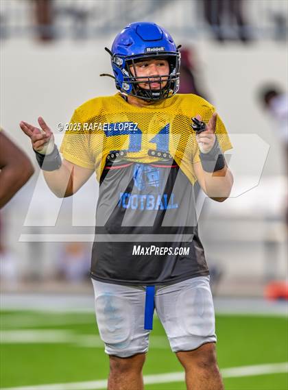 Thumbnail 2 in Beaumont United vs. Channelview (Scrimmage) photogallery.