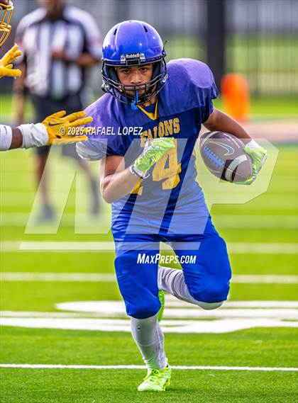 Thumbnail 2 in Beaumont United vs. Channelview (Scrimmage) photogallery.