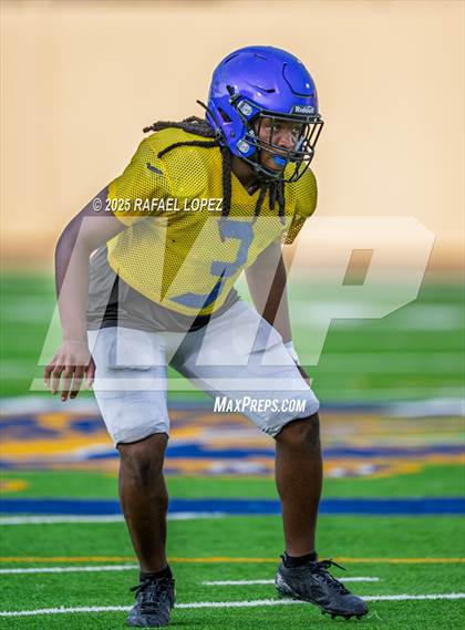 Thumbnail 2 in Beaumont United vs. Channelview (Scrimmage) photogallery.