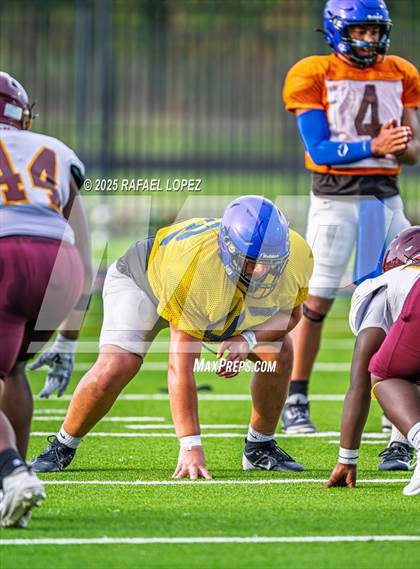 Thumbnail 2 in Beaumont United vs. Channelview (Scrimmage) photogallery.