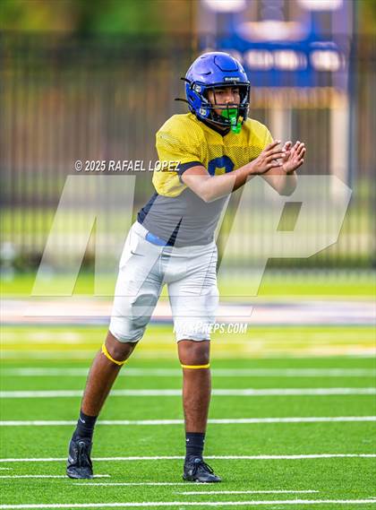 Thumbnail 2 in Beaumont United vs. Channelview (Scrimmage) photogallery.