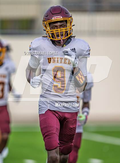 Thumbnail 2 in Beaumont United vs. Channelview (Scrimmage) photogallery.