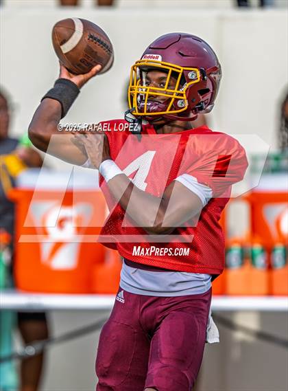 Thumbnail 1 in Beaumont United vs. Channelview (Scrimmage) photogallery.