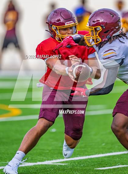 Thumbnail 1 in Beaumont United vs. Channelview (Scrimmage) photogallery.
