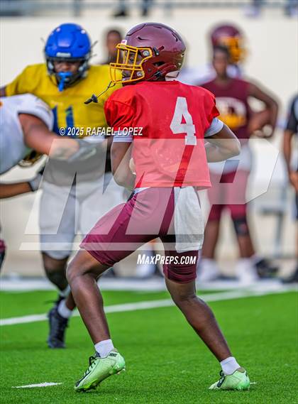 Thumbnail 1 in Beaumont United vs. Channelview (Scrimmage) photogallery.