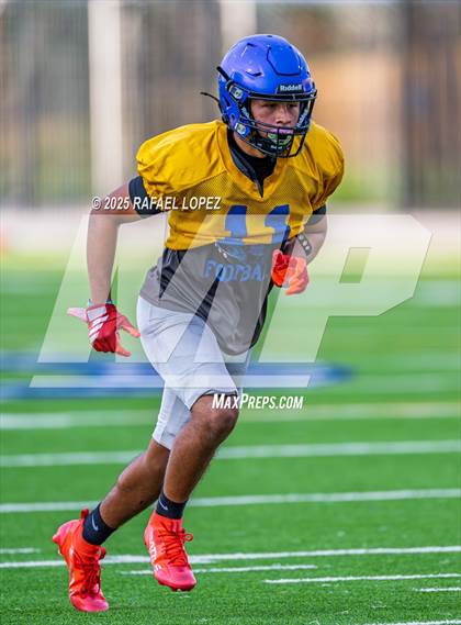 Thumbnail 2 in Beaumont United vs. Channelview (Scrimmage) photogallery.