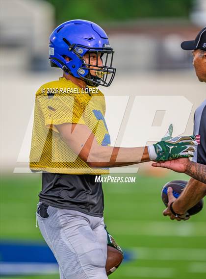 Thumbnail 3 in Beaumont United vs. Channelview (Scrimmage) photogallery.
