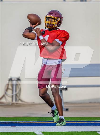 Thumbnail 2 in Beaumont United vs. Channelview (Scrimmage) photogallery.