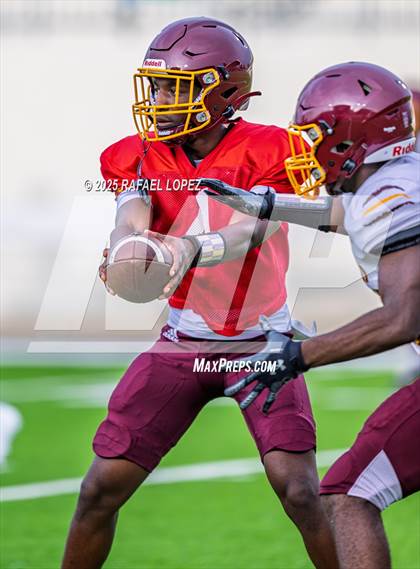 Thumbnail 2 in Beaumont United vs. Channelview (Scrimmage) photogallery.