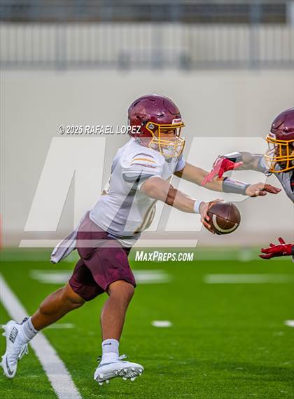 Thumbnail 2 in Beaumont United vs. Channelview (Scrimmage) photogallery.
