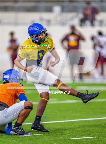 Thumbnail 2 in Beaumont United vs. Channelview (Scrimmage) photogallery.