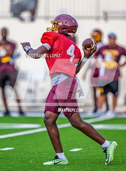 Thumbnail 3 in Beaumont United vs. Channelview (Scrimmage) photogallery.