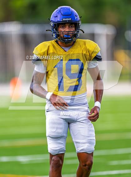 Thumbnail 3 in Beaumont United vs. Channelview (Scrimmage) photogallery.
