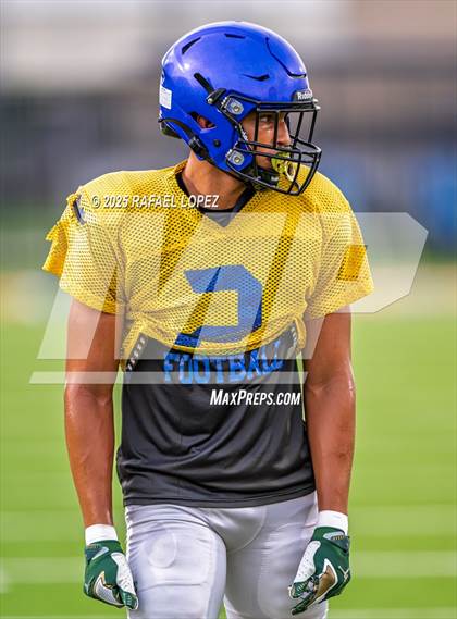 Thumbnail 3 in Beaumont United vs. Channelview (Scrimmage) photogallery.