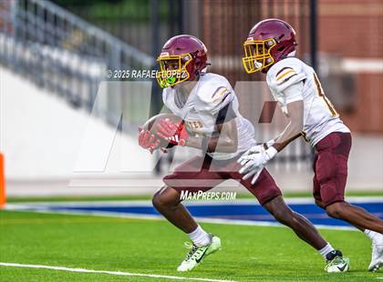 Thumbnail 2 in Beaumont United vs. Channelview (Scrimmage) photogallery.