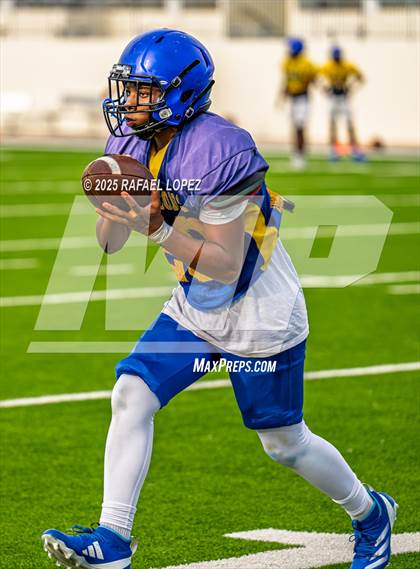 Thumbnail 2 in Beaumont United vs. Channelview (Scrimmage) photogallery.