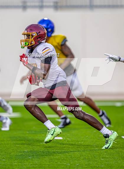 Thumbnail 3 in Beaumont United vs. Channelview (Scrimmage) photogallery.