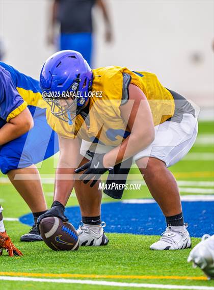 Thumbnail 3 in Beaumont United vs. Channelview (Scrimmage) photogallery.