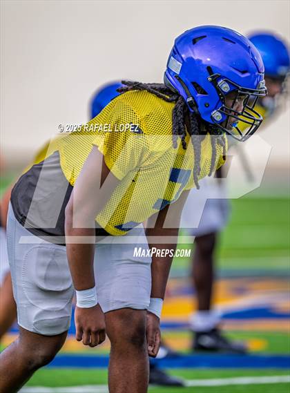 Thumbnail 2 in Beaumont United vs. Channelview (Scrimmage) photogallery.