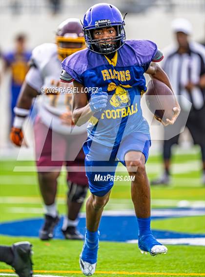 Thumbnail 1 in Beaumont United vs. Channelview (Scrimmage) photogallery.