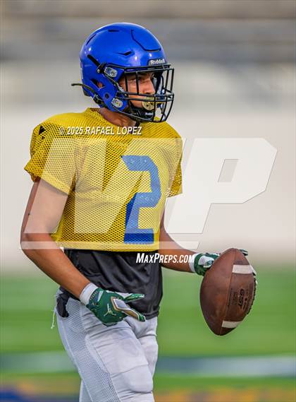 Thumbnail 2 in Beaumont United vs. Channelview (Scrimmage) photogallery.