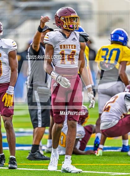 Thumbnail 2 in Beaumont United vs. Channelview (Scrimmage) photogallery.