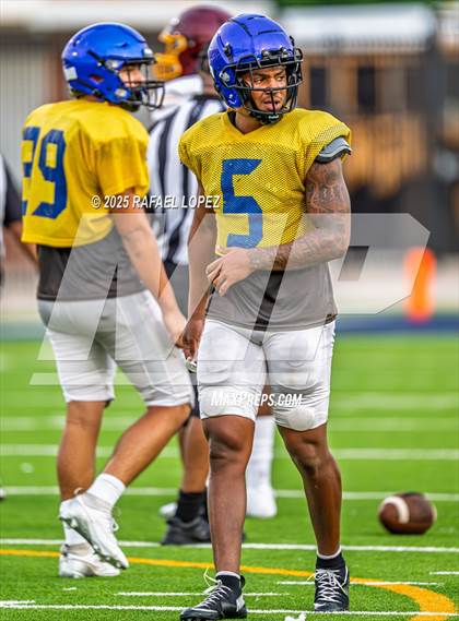 Thumbnail 3 in Beaumont United vs. Channelview (Scrimmage) photogallery.