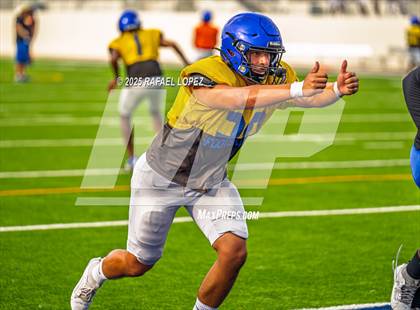 Thumbnail 2 in Beaumont United vs. Channelview (Scrimmage) photogallery.