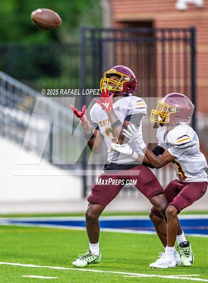 Thumbnail 1 in Beaumont United vs. Channelview (Scrimmage) photogallery.