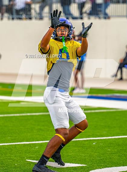 Thumbnail 3 in Beaumont United vs. Channelview (Scrimmage) photogallery.